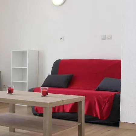 Διαμέρισμα 2 Pieces Avec Balcon, Piscine, Parking Et Wi-fi Aux Minimes, - Fr-1-246-273