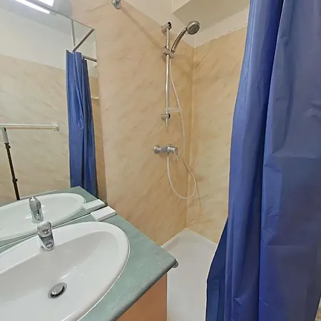 2 Pieces Avec Balcon, Piscine, Parking Et Wi-fi Aux Minimes, - Fr-1-246-273 Λα Ροσέλ